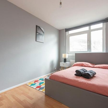 Lovely 2-Bed 20 Mins To Central لندن المظهر الخارجي الصورة