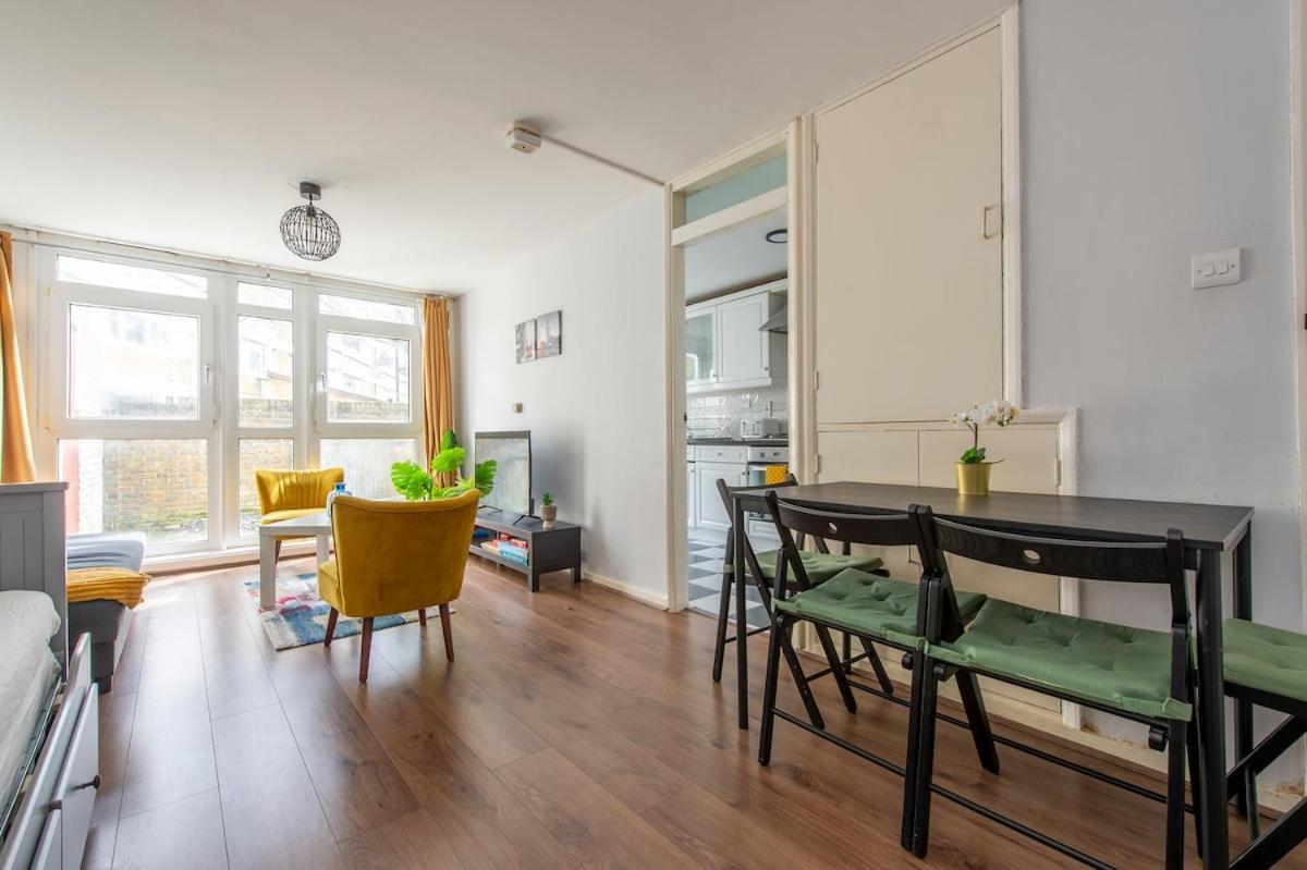 Lovely 2-Bed 20 Mins To Central لندن المظهر الخارجي الصورة