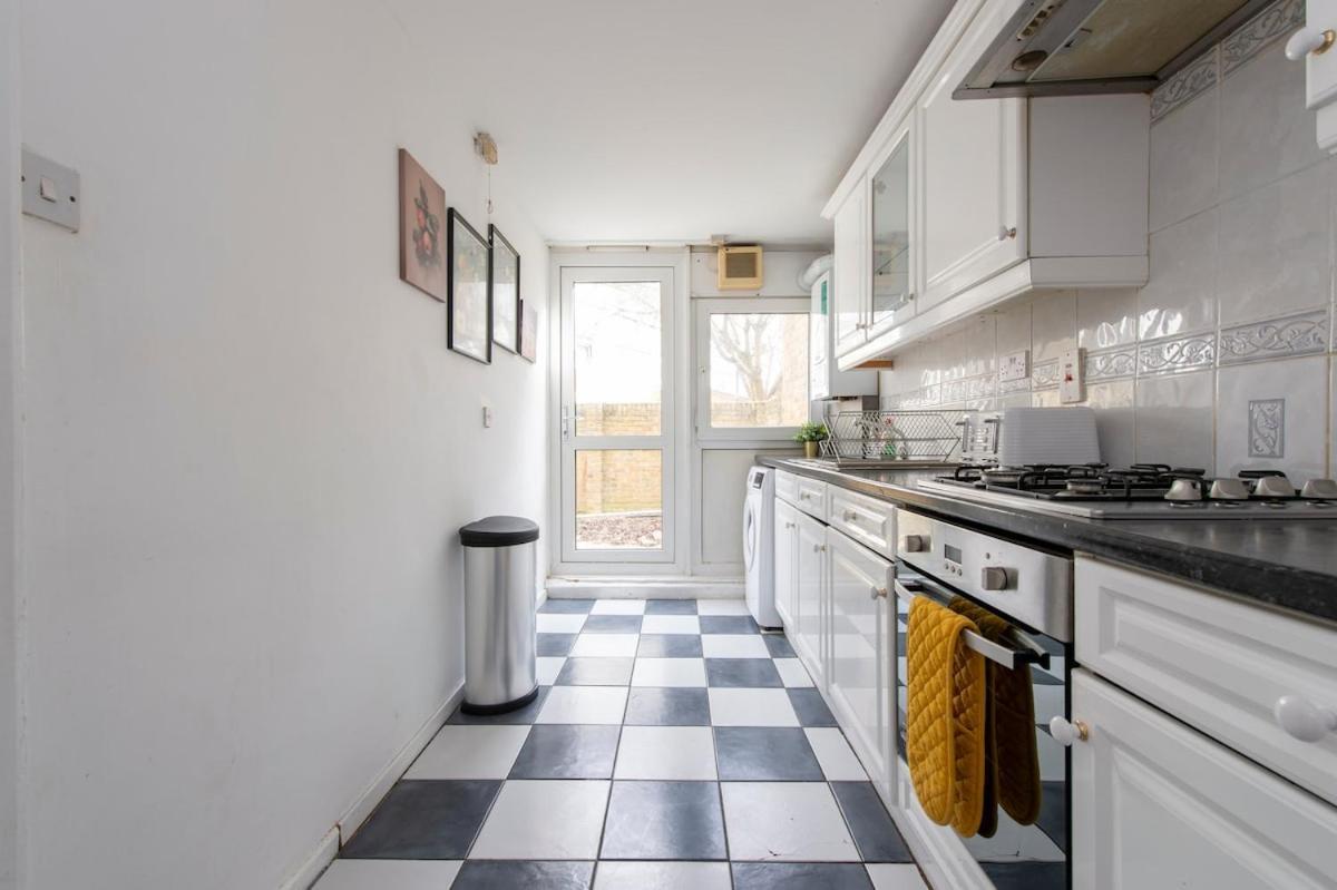Lovely 2-Bed 20 Mins To Central لندن المظهر الخارجي الصورة