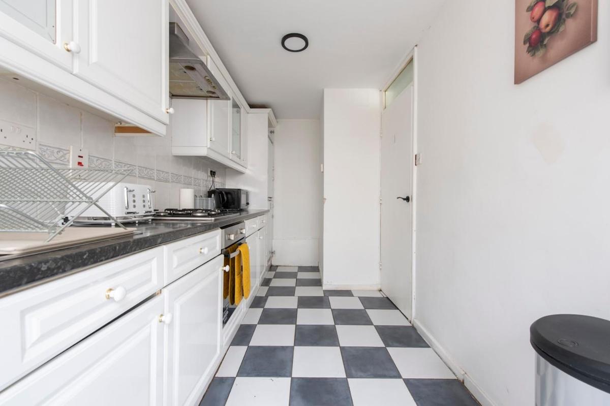Lovely 2-Bed 20 Mins To Central لندن المظهر الخارجي الصورة