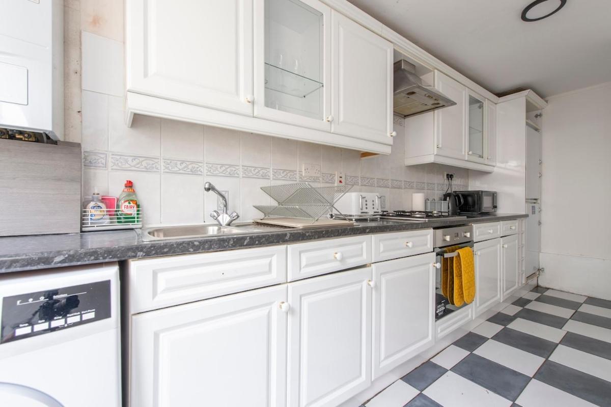 Lovely 2-Bed 20 Mins To Central لندن المظهر الخارجي الصورة