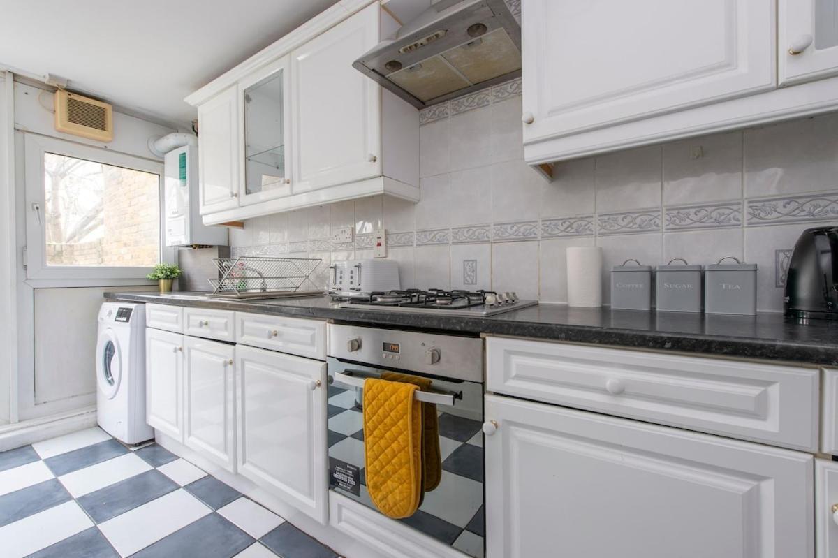 Lovely 2-Bed 20 Mins To Central لندن المظهر الخارجي الصورة
