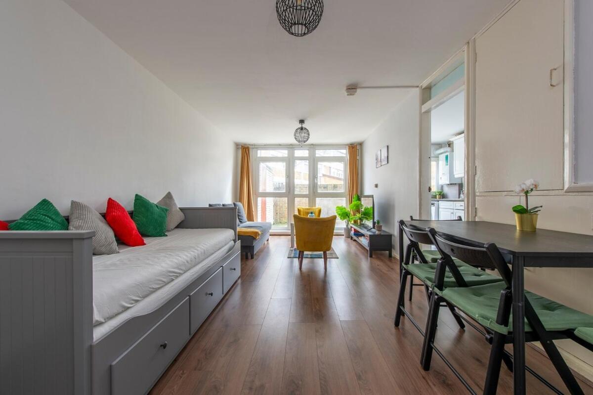 Lovely 2-Bed 20 Mins To Central لندن المظهر الخارجي الصورة