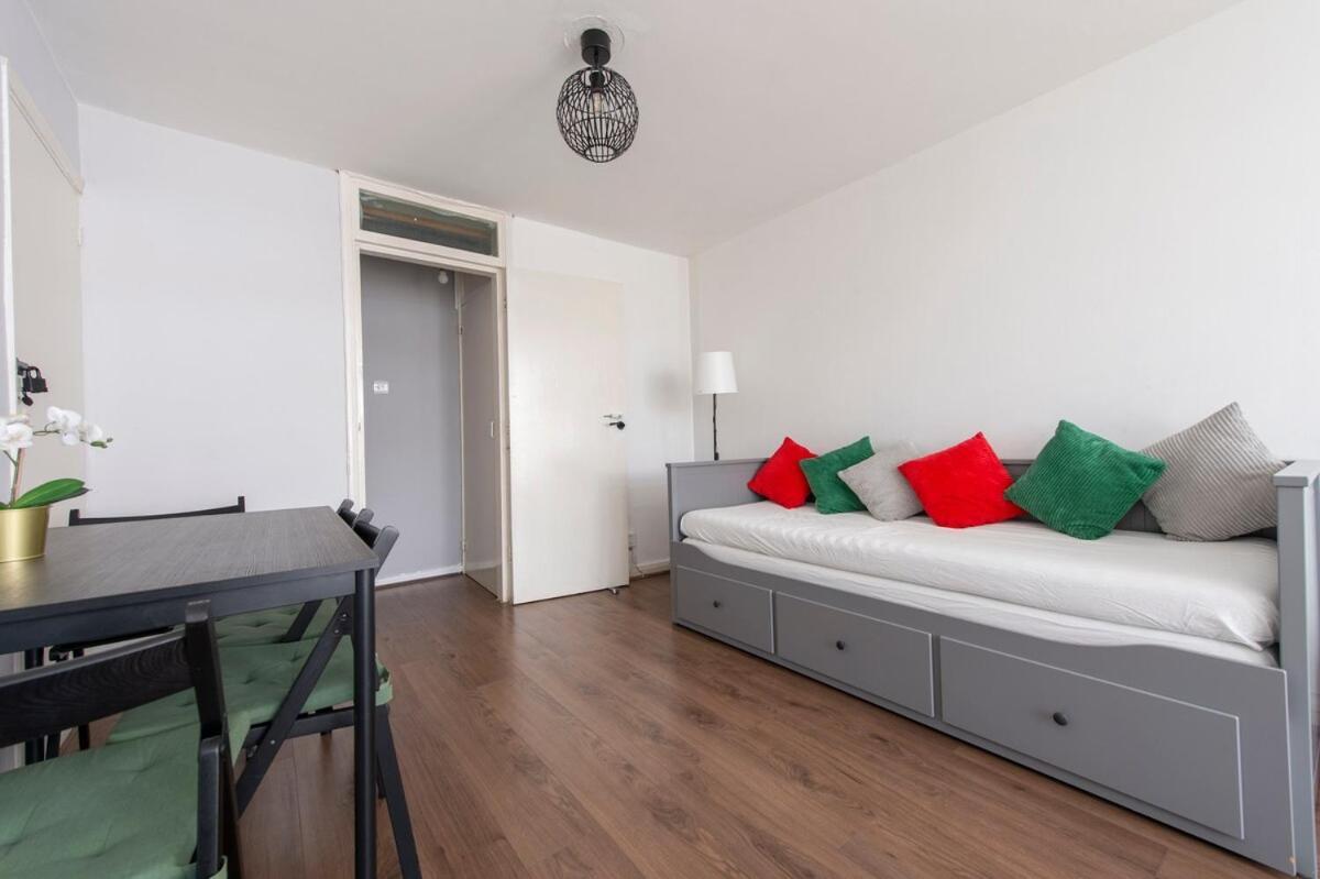 Lovely 2-Bed 20 Mins To Central لندن المظهر الخارجي الصورة