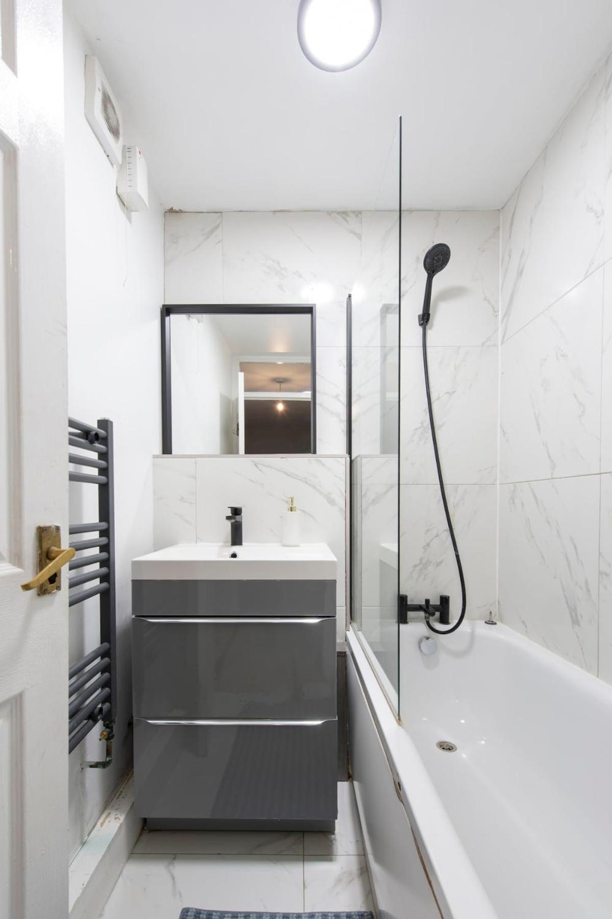 Lovely 2-Bed 20 Mins To Central لندن المظهر الخارجي الصورة